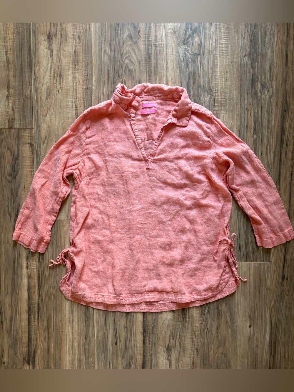 Issac Mizrahi women’s coral 100% linen button up 3/4 sleeve side tie detail.